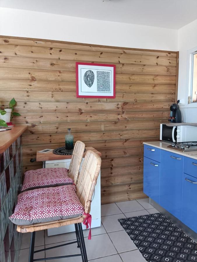 Grand Studio En Bas De Villa Avec Vue Sur Mer Au Carbet Le Carbet Exteriör bild