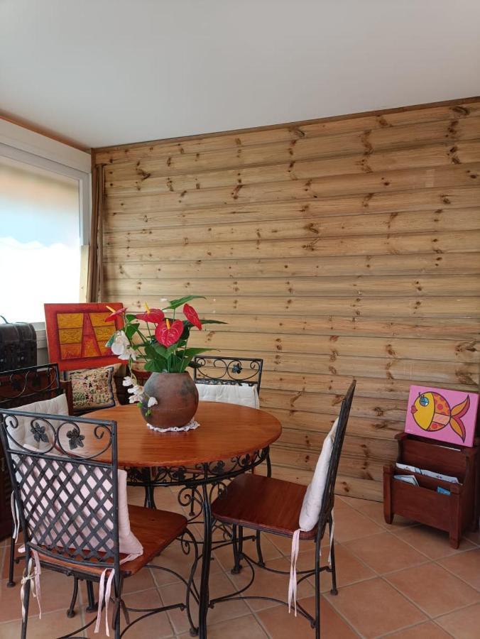 Grand Studio En Bas De Villa Avec Vue Sur Mer Au Carbet Le Carbet Exteriör bild