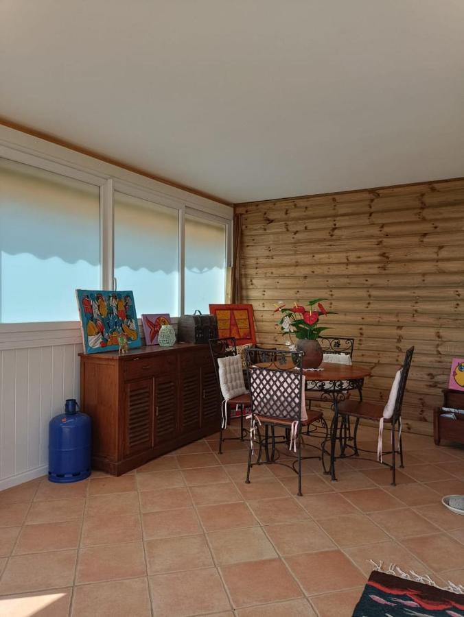 Grand Studio En Bas De Villa Avec Vue Sur Mer Au Carbet Le Carbet Exteriör bild